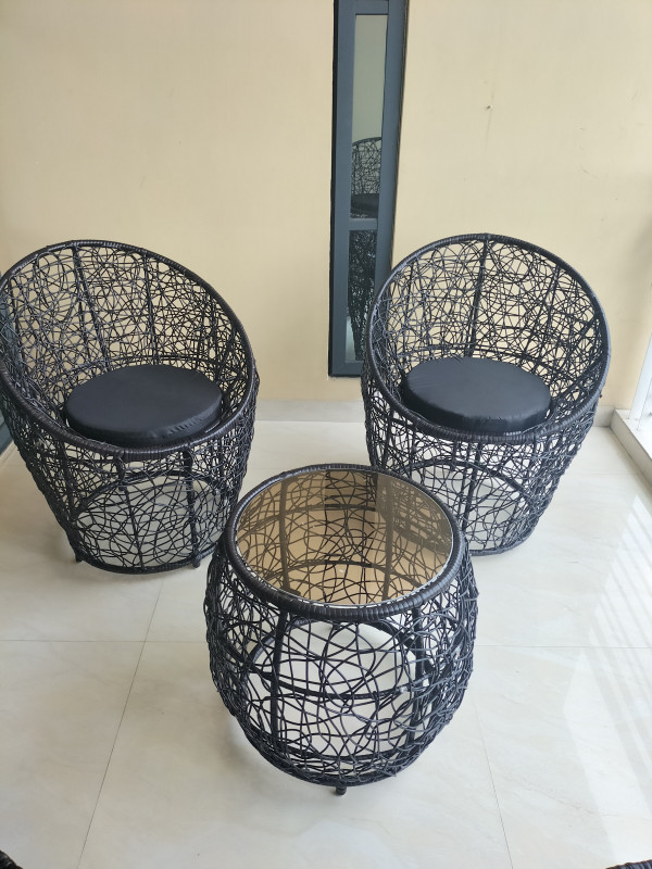 Nest coffee table and chair